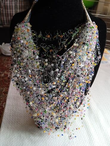 свадебные платья для покрытых: Воздушное колье из бисера — 8