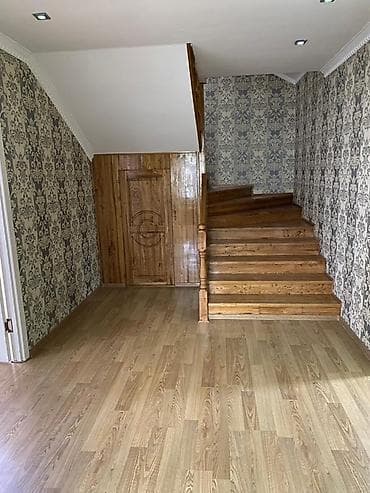 сары булун: Продаю дом Рабочий городок. просторный дом для большой семьи. Участок — 9
