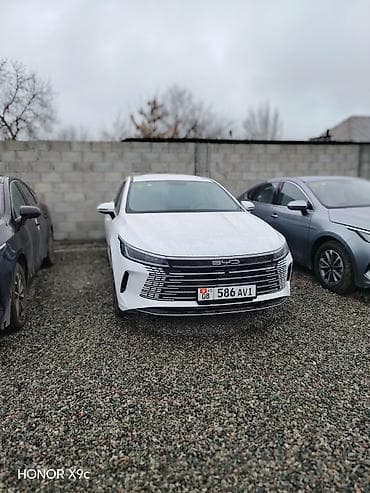 byd w6: BYD Qin: 2025 г., 1.5 л, Автомат, Гибрид, Седан — 1