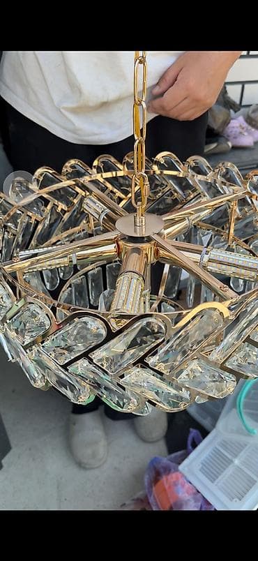 Кафелер, ресторандар үчүн: Газ балон 48 лт - 14000 сом 
Аристон 50 лт - 8000 сом
Люстра 2000 сом — 4
