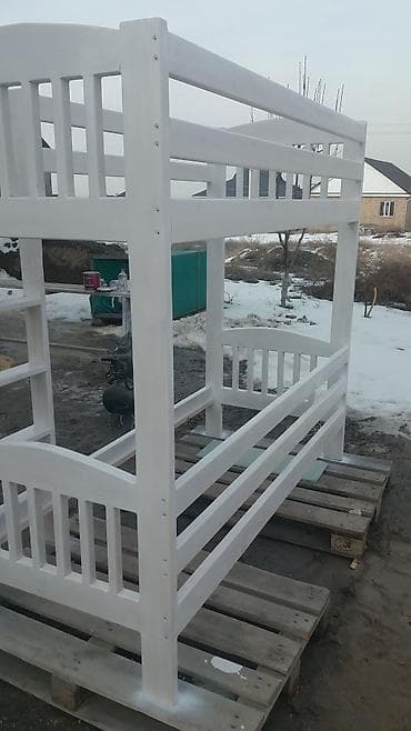 Продаётся двухъярусный кровать(сосна).(Размер высота 1.80см длина