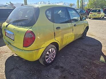 camry 2 4: Daihatsu Sirion: 1998 г., 1 л, Механика, Бензин, Хэтчбэк — 4