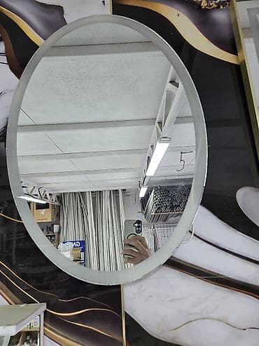 зеркало с рамкой: Круглое настенное зеркало с тонкой матовой рамкой. - Форма: круг. - — 1