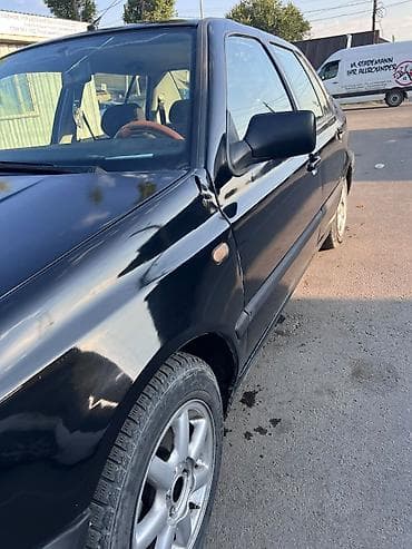 Volkswagen Vento: 1993 г., 1.8 л, Седан — 1
