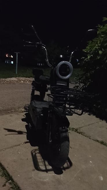 мопед для доставки: Электроскутер городского типа - Компоновка: классическая рама с — 2