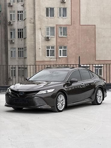 Toyota Camry: 2018 г., 2.5 л, Автомат, Гибрид, Седан