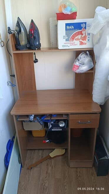 помошник стол: Комплект офисной мебели, Б/у, Полка, ДСП, Самовывоз — 2