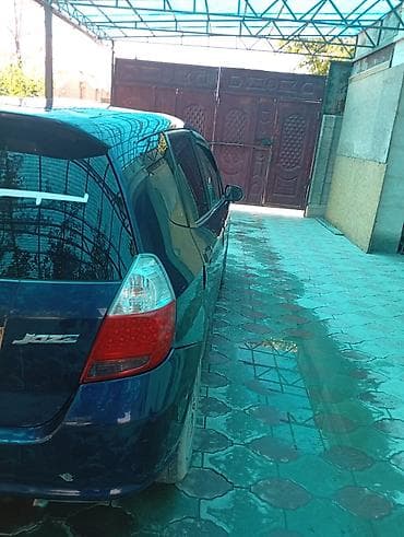 e2 byd: Компактный хэтчбек синего цвета. Основные характеристики по фото: - — 7