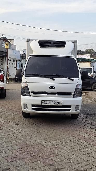 Kia BONGO: 2019 г., 2.5 л, Автомат, Дизель, Фургон — 2