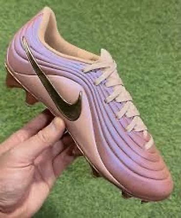 бот: Футбольные бутсы Nike для игры на натуральном газоне. 43 размер — 1