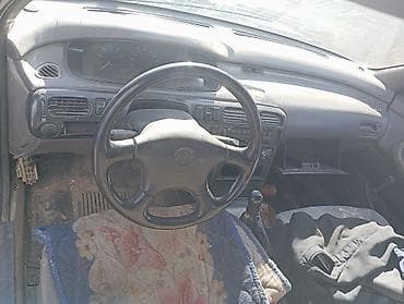 Транспорт: Mazda 626: 1993 г., 2.2 л, Механика, Бензин, Седан — 5