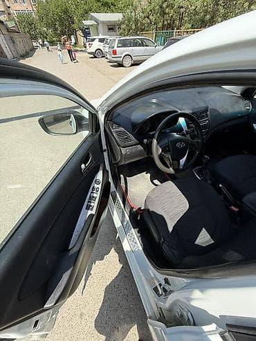 honda 2018: Hyundai Solaris: 2015 г., Бензин, Седан — 10