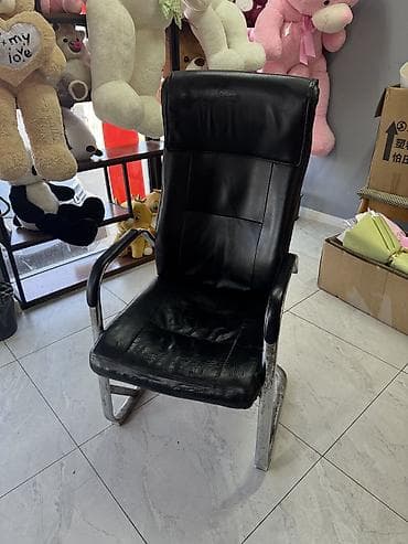 Офисное кресло, Б/у, Без колесиков, цвет - Черный, Экокожа, Самовывоз