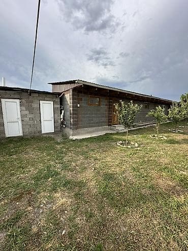 Дома: 📍 В Сокулуке продаётся дом на участке 20 соток. 🏡Площадь дома — 3