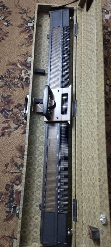 оборудование по производству перчаток: Вязальная машина «Нева-2» с электронным счётчиком рядов. Особенности — 2