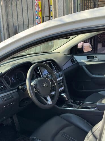мотоцикл с автоматической коробкой передач: Hyundai Sonata: 2018 г., 2 л, Автомат, Газ, Седан — 11