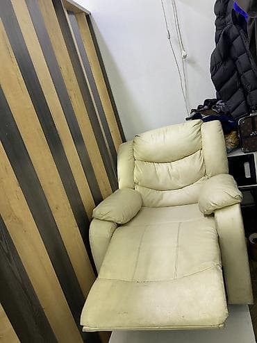 Продается кресло реклайнер в хорошем состоянии подходит для
