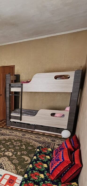 кровать с шухлядами: Двухъярусная кровать с ящиками - Материал: ЛДСП двух цветов (светлый — 1