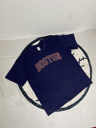 белый джинсы: Футболка “BOSTON” - Унисекс, классический крой с круглым вырезом - — 2