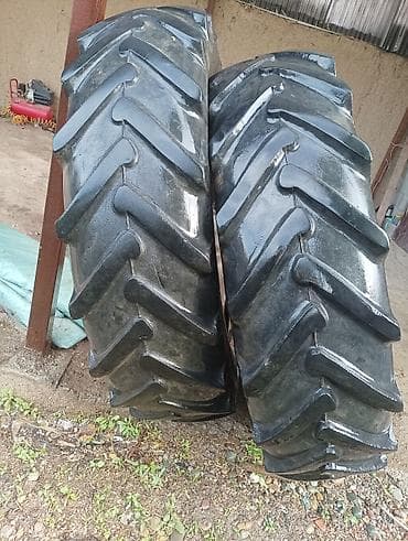 Шиналар жана дисктер: Пара сельскохозяйственных шин с выраженным елочным протектором. Задние — 2