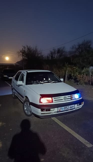 Volkswagen Vento: 1994 г., 1.8 л, Механика, Бензин, Седан