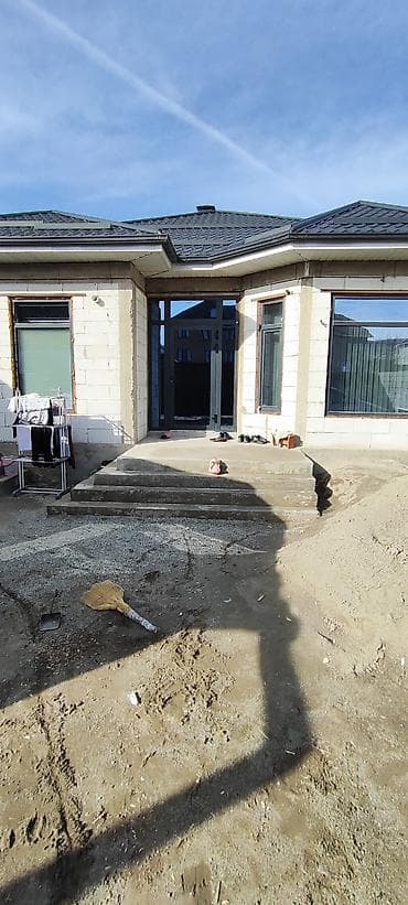 дом торговли бишкек: Продаётся одноэтажный дом с 5 сотах участком. Основное: - Планировка — 4