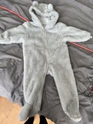 чебурашка из плюшевой пряжи: Теплый детский комбинезон-конверт с капюшоном - Мягкий пушистый верх — 2