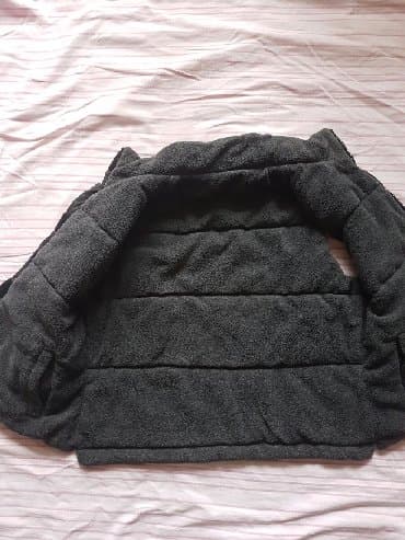 пальто детское демисезонное: Продаю безрукавку двустороннию,б/у в отличном состоянии, размер на 10- — 2