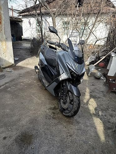 Макси-скутер Yamaha, 200 куб. см, Бензин, Новый