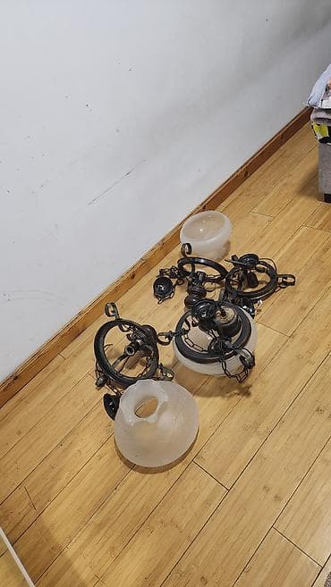 люстры со склада: Продаю люстры б/у. В наличии 4 шт: три с плафонами, две без. Все в — 5