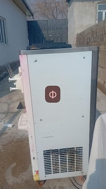 Фризер для мягкого мороженого E27 - Напольная машина для soft ice