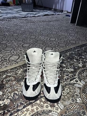 Спорттук бут кийим: Эркектердин кроссовкасы, 40.5, 40, 41, Adidas, Колдонулган, түсү - Ак, Акысыз жеткирүү, Акылуу жеткирүү, Өзү алып кетүү — 2