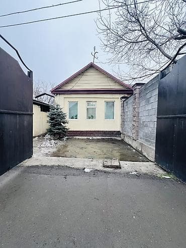 частный дом: Продаётся частный дом с участком и закрытым двором. - Закрытая — 2
