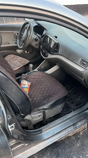 вариант кж: Kia Picanto: 2015 г., 1 л, Автомат, Газ, Хэтчбэк — 3