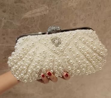 купить золотые серьги с жемчугом: Вечерний клатч с жемчужным декором - Форма: прямоугольный — 1