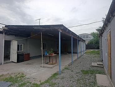 продажи квартиры: Продаётся жилой дом с закрытым двором и хозяйственными постройками. - — 3