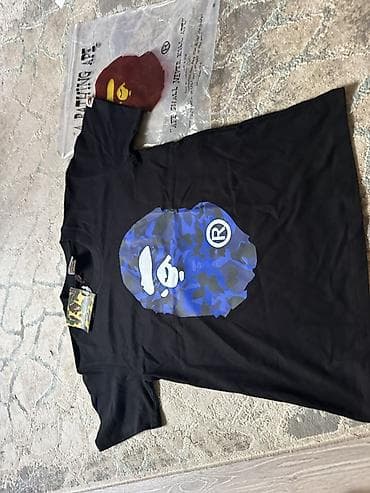 red centr: Футболка A Bathing Ape (BAPE) с крупным принтом Ape Head. - Цвет — 1