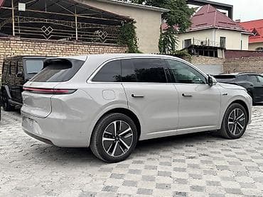 byd e9: Lixiang L6: 2025 г., 1.5 л, Автомат, Гибрид, Кроссовер — 4