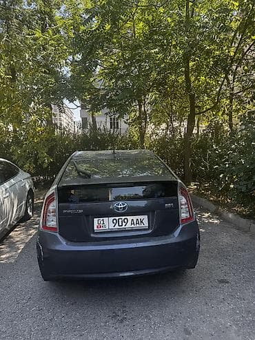 roewe er6: Toyota Prius: 2015 г., 1.5 л, Автомат, Бензин, Седан — 1