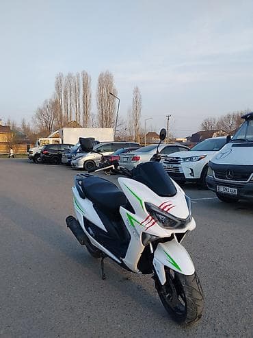 Кумурска мотороллер: Макси-скутер 200 куб. см, Бензин, Колдонулган — 1