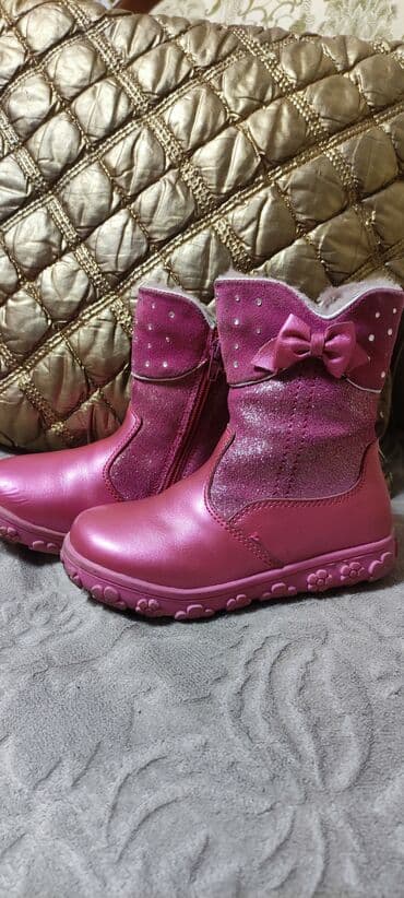 демисезонная детская обувь 22 размера: Продам зимнюю обувь, пару выходов в отличном состоянии, мех — 1