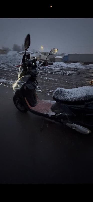 ютто 250: Скутер/мопед городского типа - Компоновка: классический скутер с — 4