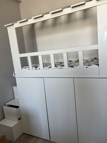 трехъярусный кровать: Двухъярусная детская кровать, Б/у, ЛДСП, цвет - Белый — 1