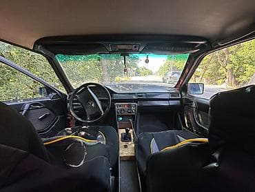 сешка зеленый: Mercedes-Benz W124: 1989 г., 2 л, Механика, Седан — 5