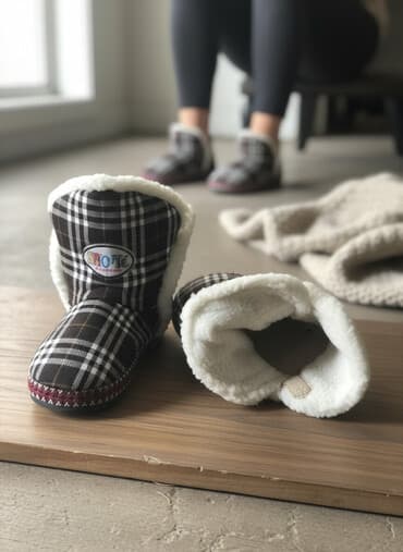 зимняя детская обувь: Тёплые детские домашние сапожки-тапочки. есть 4 цвета размер от 22 23 — 1