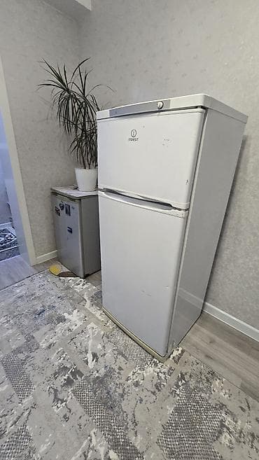 холодильник дешево бу: Продаю холодильник средний 8000с маленький 5000. В рабочем — 2