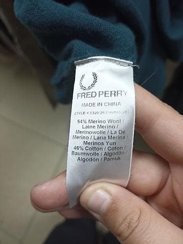 Пальто: Мужской свитер Fred Perry с V-образным вырезом. Размер:XS(по факту — 2