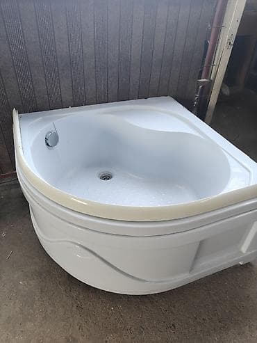 Угловая акриловая ванна с комплектом раздвижных стеклянных шторок