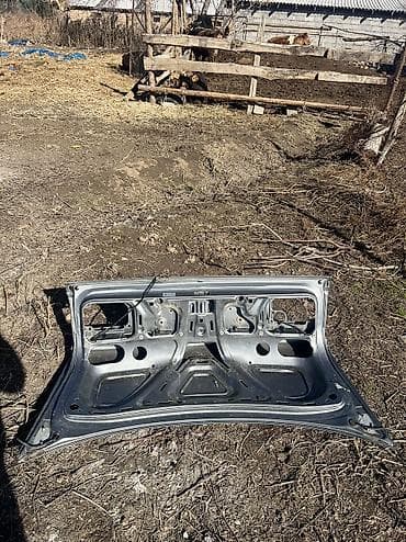 Кузовные детали: Крышка багажника Audi, 1993 г., Б/у, Оригинал — 4