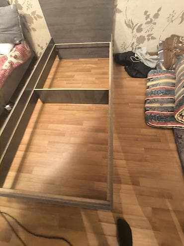 кровать взрослая: Односпальная кровать с высоким изголовьем - Размер спального места — 6